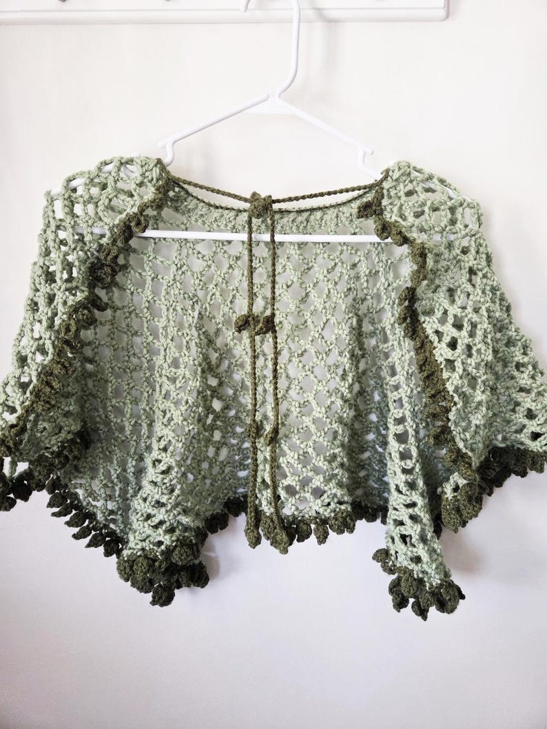 Leafy Capelet Crochet Pattern