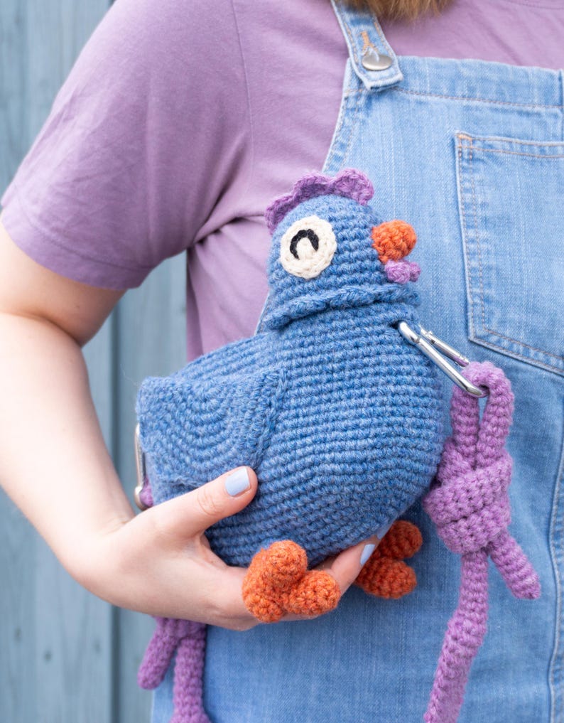 Crochet blue chicken messenger bag pattern
