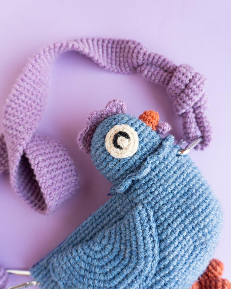 Crochet blue chicken messenger bag pattern