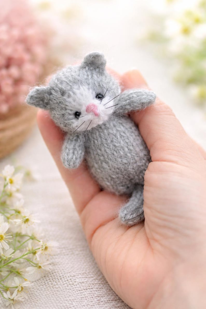 Tiny Kitten Knitting Pattern
