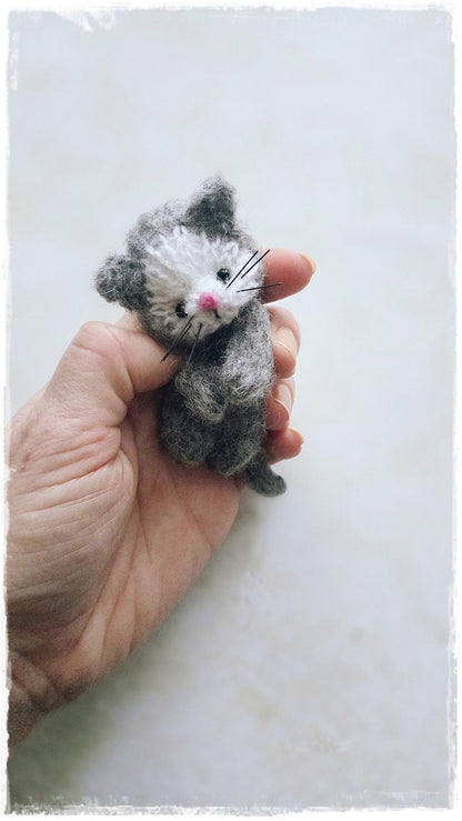 Tiny Kitten Knitting Pattern