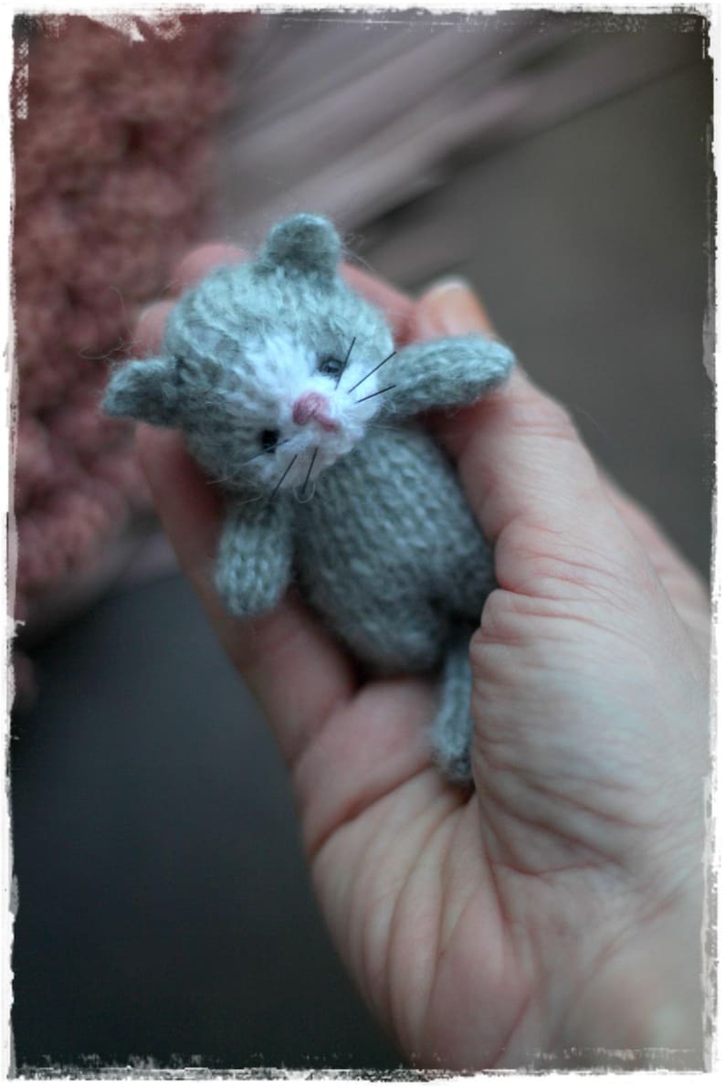 Tiny Kitten Knitting Pattern