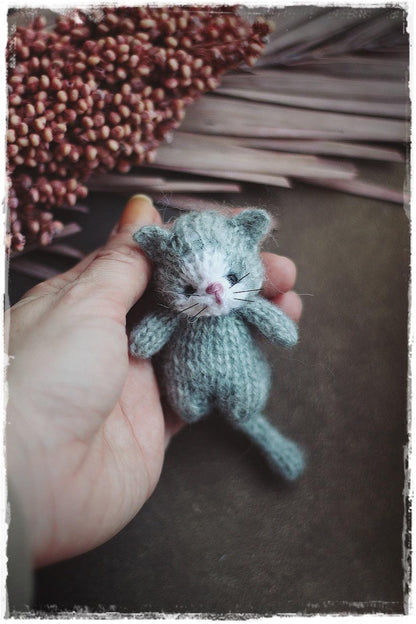 Tiny Kitten Knitting Pattern