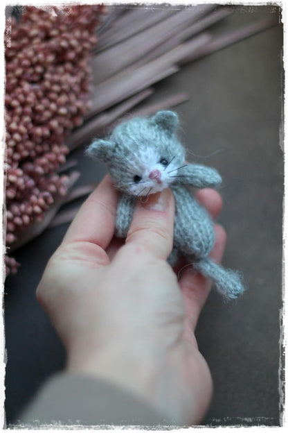Tiny Kitten Knitting Pattern