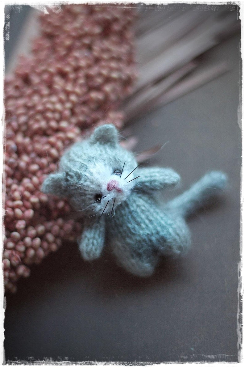 Tiny Kitten Knitting Pattern