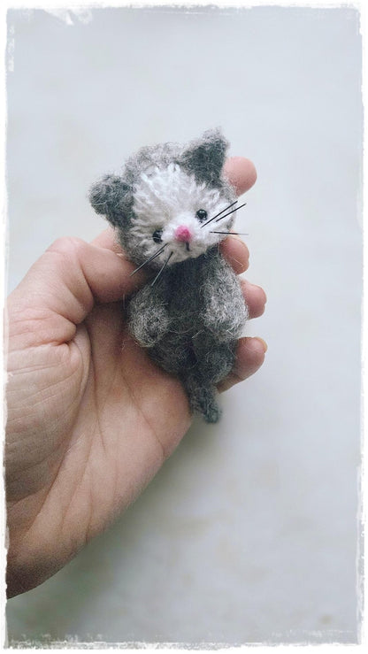 Tiny Kitten Knitting Pattern