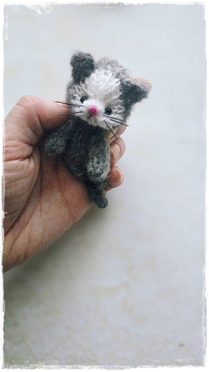 Tiny Kitten Knitting Pattern