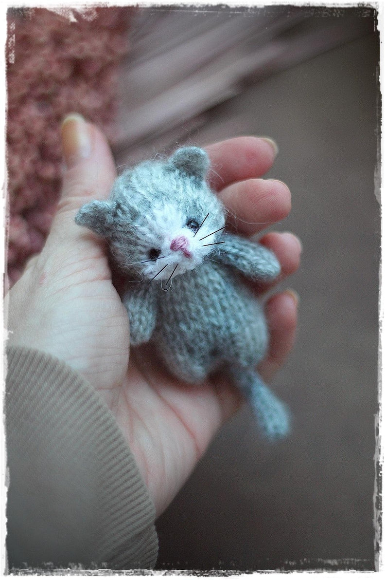 Tiny Kitten Knitting Pattern