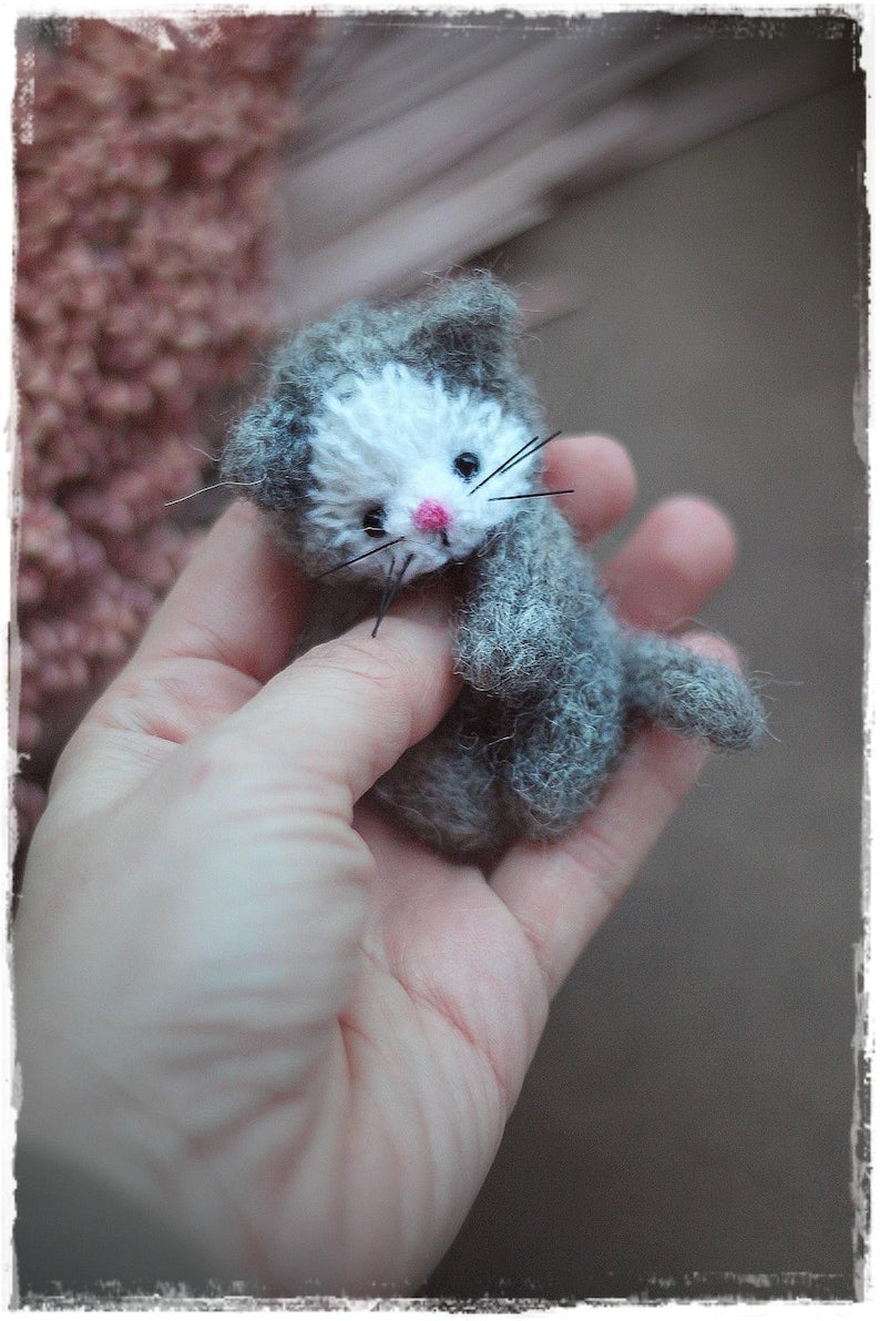 Tiny Kitten Knitting Pattern