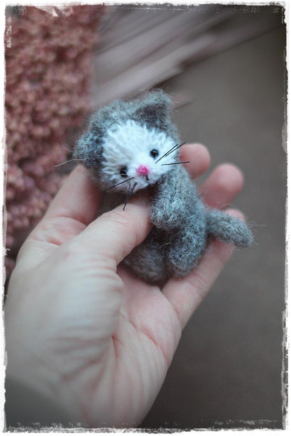 Tiny Kitten Knitting Pattern