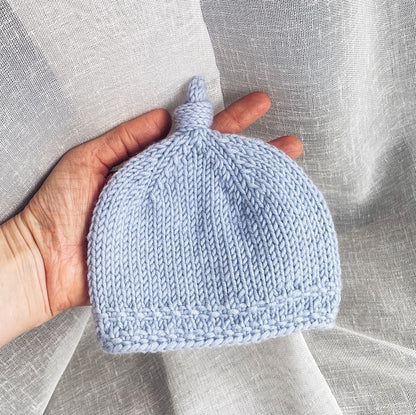 Top Knot Baby Beanie Knitting Pattern