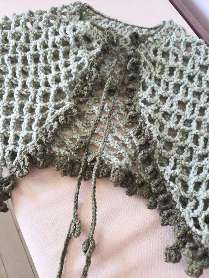 Leafy Capelet Crochet Pattern