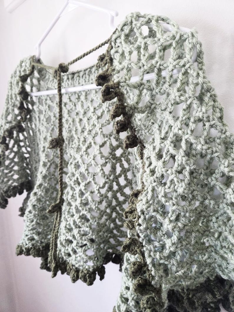 Leafy Capelet Crochet Pattern