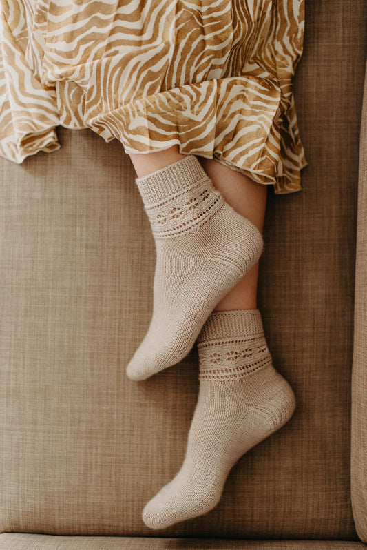 Lace cuff socks Knitting Pattern